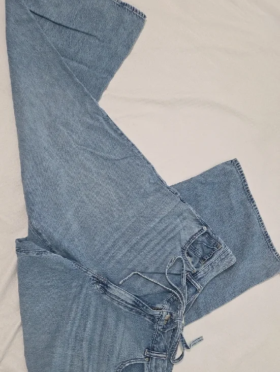 Madewell - The Ultimate Wide-Leg Jean in Airy Denim - Picture 2 of 4